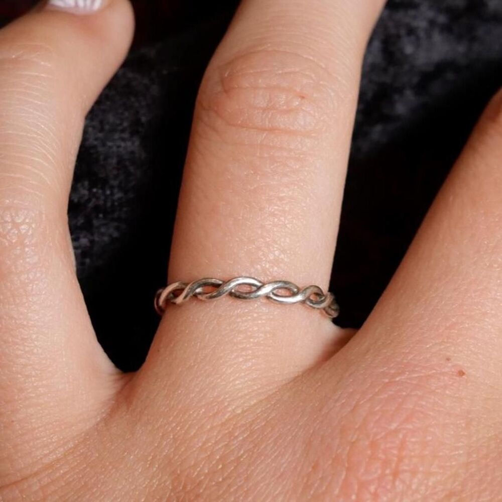 Sterling Silver ring with twisted rope design